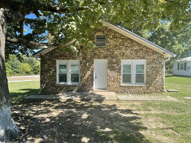 300 W Railroad St, Dickson, TN 37055