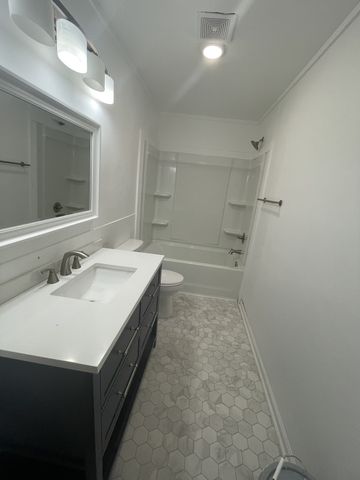 300 W Railroad St, Dickson, TN 37055