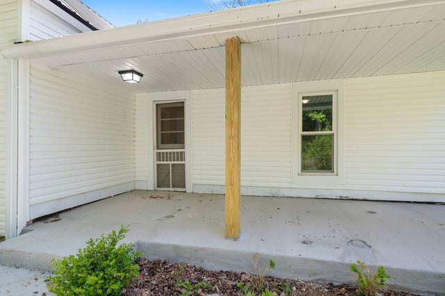 300 W Railroad St, Dickson, TN 37055