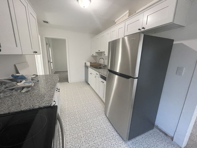300 W Railroad St, Dickson, TN 37055