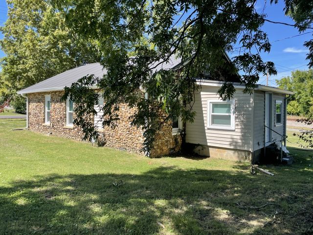 300 W Railroad St, Dickson, TN 37055
