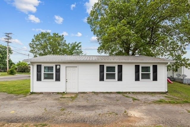 300 W Railroad St, Dickson, TN 37055