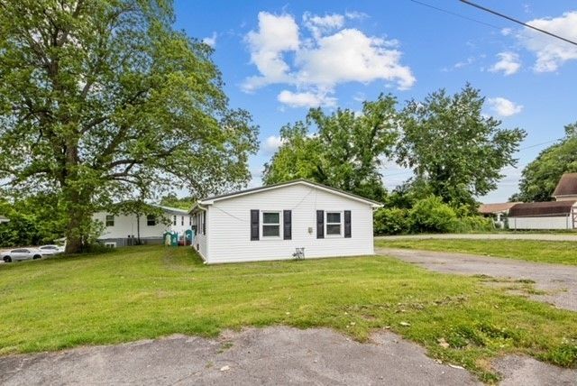 300 W Railroad St, Dickson, TN 37055