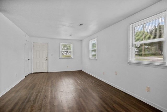 300 W Railroad St, Dickson, TN 37055