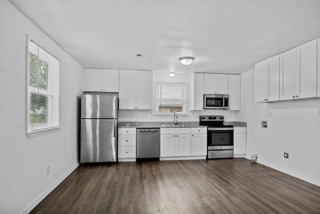 300 W Railroad St, Dickson, TN 37055