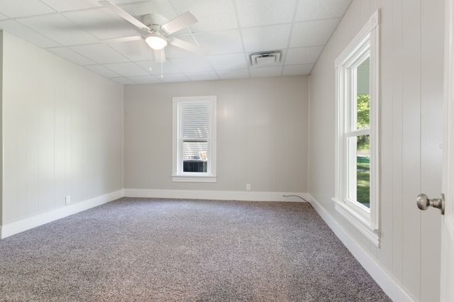 300 W Railroad St, Dickson, TN 37055