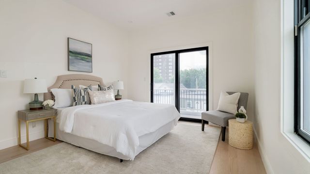 387 Norfolk St 3, Cambridge, MA 02139