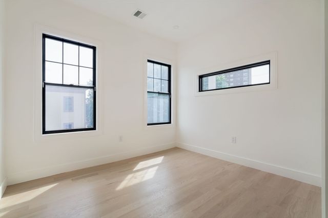 387 Norfolk St 3, Cambridge, MA 02139