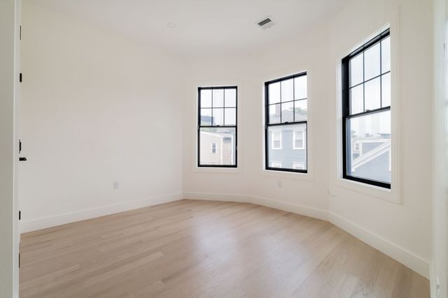 387 Norfolk St 3, Cambridge, MA 02139