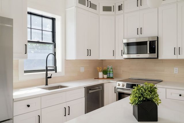 387 Norfolk St 3, Cambridge, MA 02139