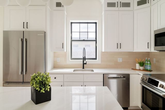 387 Norfolk St 3, Cambridge, MA 02139
