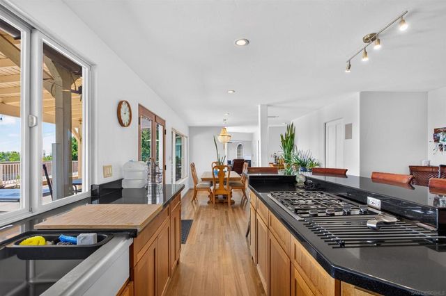 5018 Soledad Rd, San Diego, CA 92109