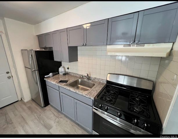 16 Knowles St 1st Floor, Yonkers, NY 10705