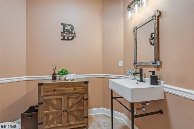 240 Oak Grove Rd, Franklin Twp., NJ 08867