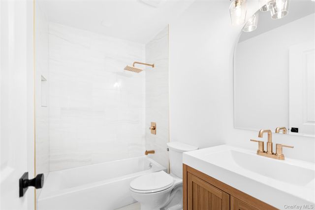 43 Circuit Road, Bellport Village, NY 11713