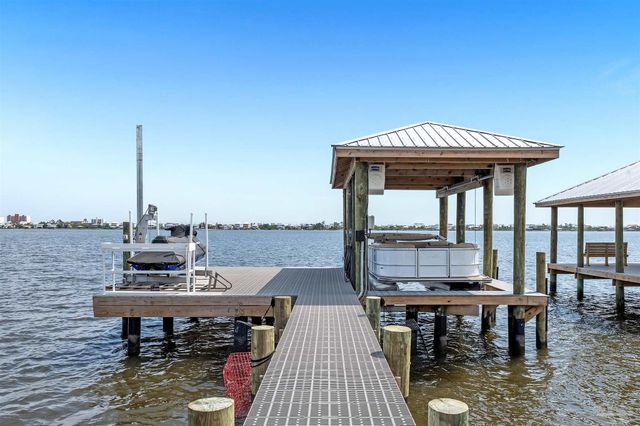 1133 Water Oaks Cir, Gulf Shores, AL 36542