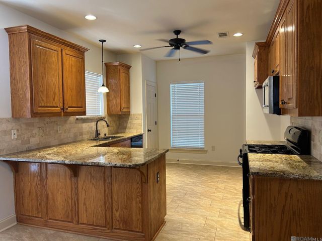 2034 Pointe South Dr, Zachary, LA 70791