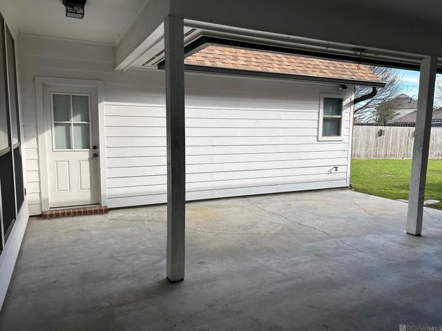 2034 Pointe South Dr, Zachary, LA 70791