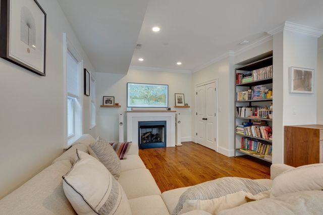271 Gold St 2, Boston, MA 02127