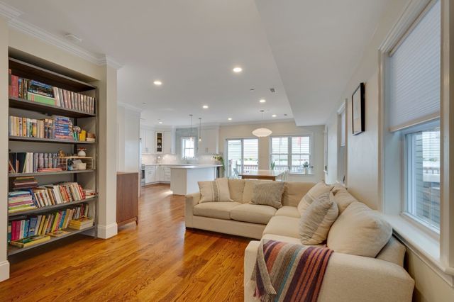 271 Gold St 2, Boston, MA 02127
