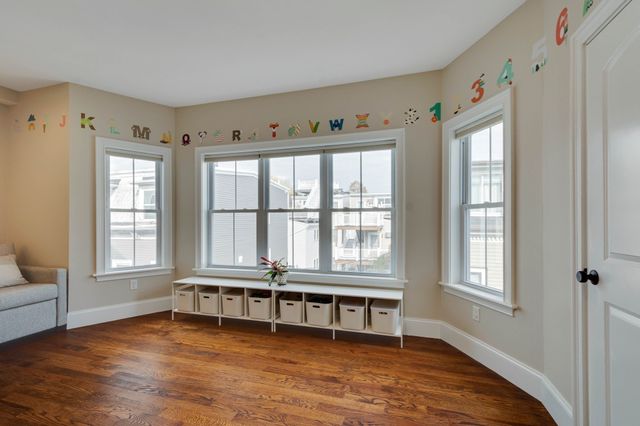 271 Gold St 2, Boston, MA 02127