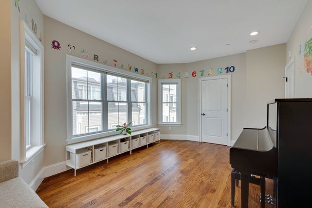 271 Gold St 2, Boston, MA 02127