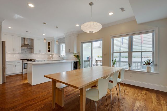 271 Gold St 2, Boston, MA 02127