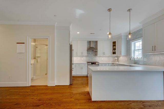 271 Gold St 2, Boston, MA 02127