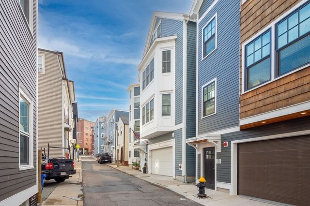 271 Gold St 2, Boston, MA 02127