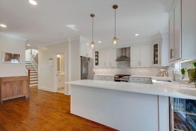 271 Gold St 2, Boston, MA 02127
