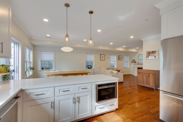 271 Gold St 2, Boston, MA 02127