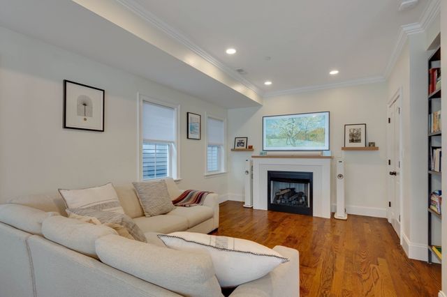 271 Gold St 2, Boston, MA 02127