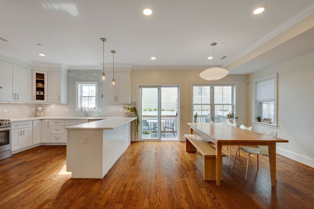 271 Gold St 2, Boston, MA 02127