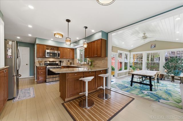 635 Kingsbury Court, Batavia, IL 60510