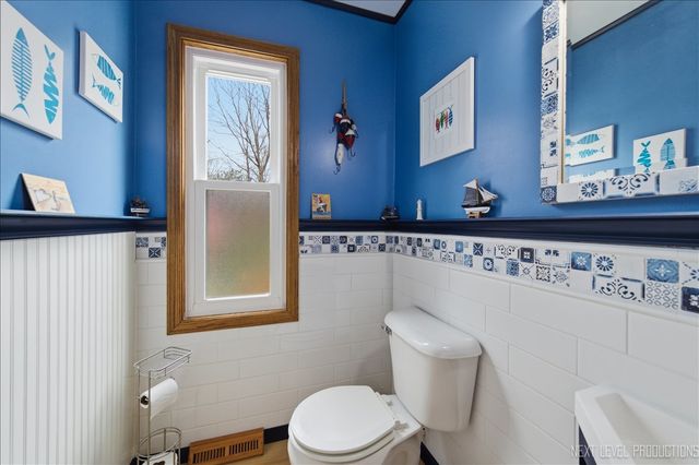 635 Kingsbury Court, Batavia, IL 60510