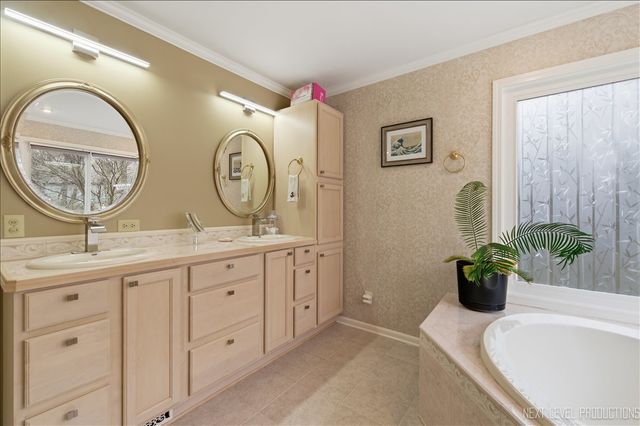 635 Kingsbury Court, Batavia, IL 60510