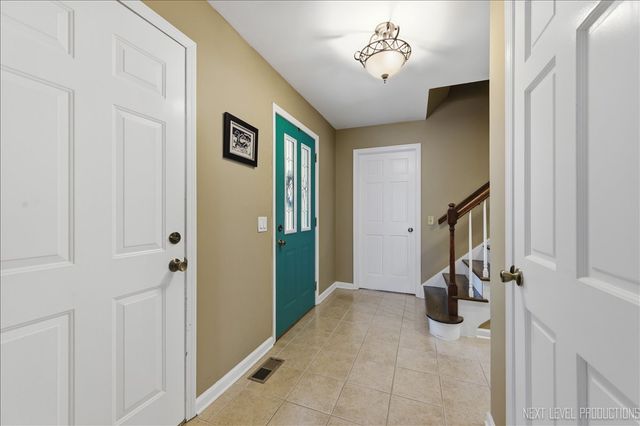 635 Kingsbury Court, Batavia, IL 60510