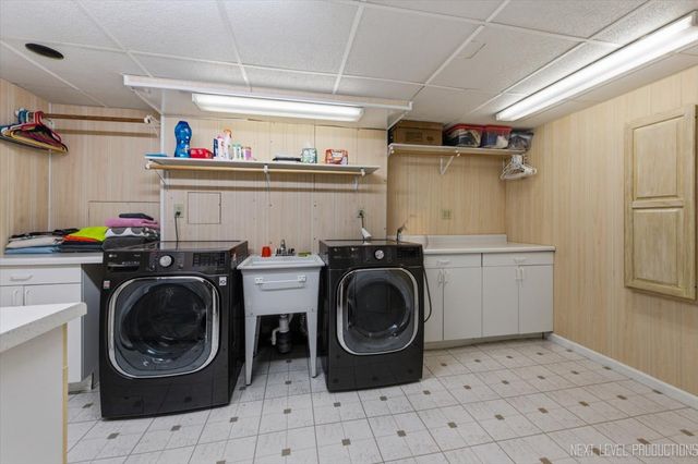 635 Kingsbury Court, Batavia, IL 60510