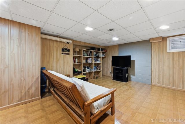 635 Kingsbury Court, Batavia, IL 60510