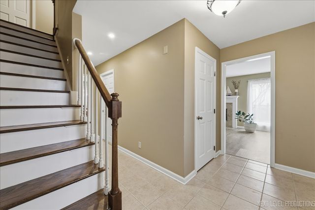 635 Kingsbury Court, Batavia, IL 60510