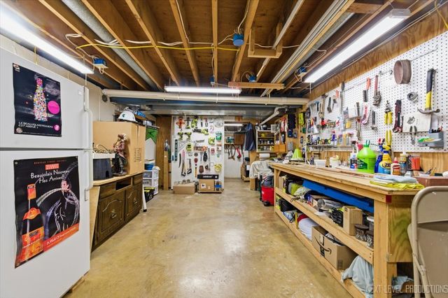 635 Kingsbury Court, Batavia, IL 60510