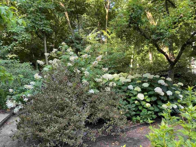 635 Kingsbury Court, Batavia, IL 60510