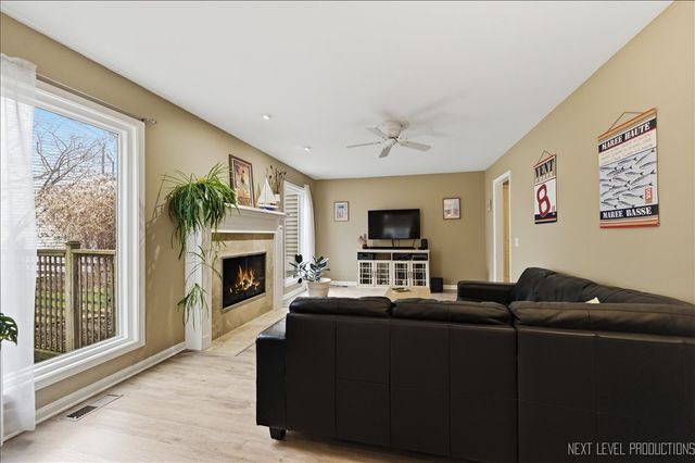 635 Kingsbury Court, Batavia, IL 60510