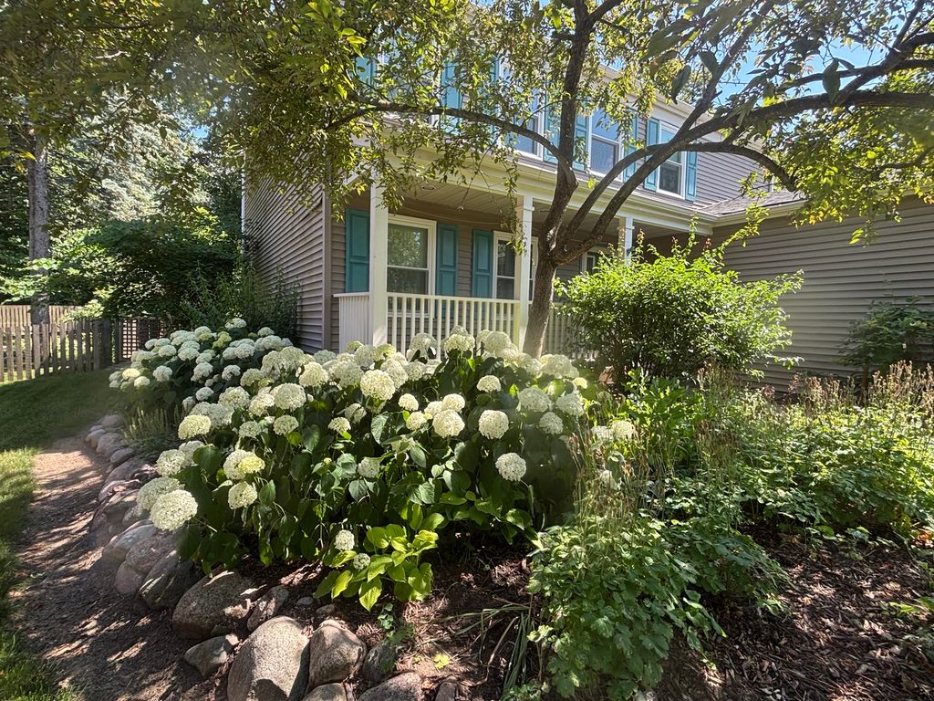 635 Kingsbury Court, Batavia, IL 60510