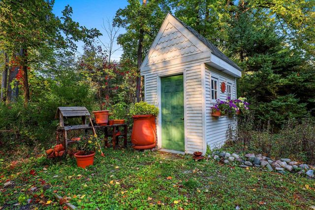 4569 EDGEWATER BEACH ROAD, Green Bay, WI 54311
