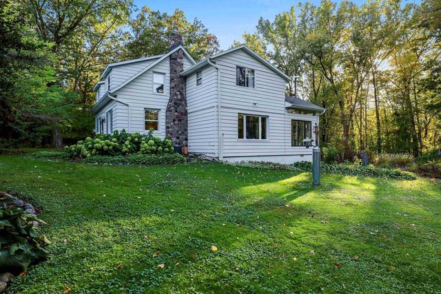 4569 EDGEWATER BEACH ROAD, Green Bay, WI 54311
