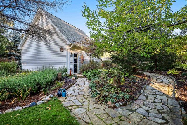 4569 EDGEWATER BEACH ROAD, Green Bay, WI 54311