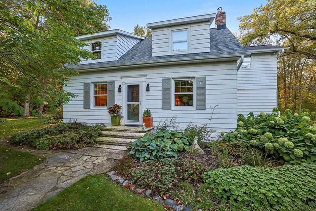 4569 EDGEWATER BEACH ROAD, Green Bay, WI 54311
