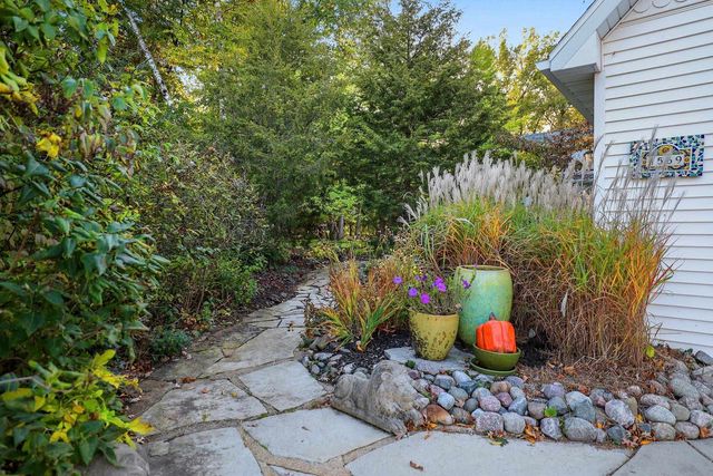 4569 EDGEWATER BEACH ROAD, Green Bay, WI 54311