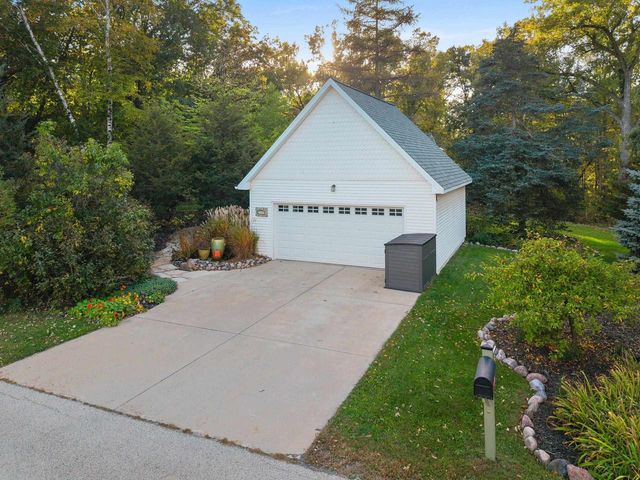 4569 EDGEWATER BEACH ROAD, Green Bay, WI 54311